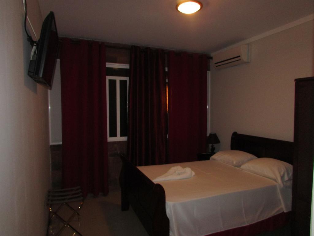 Residencial Girassol, Lda Bed & Breakfast Sao Filipe Exterior photo